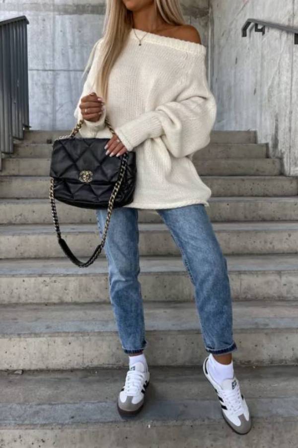 Solid Knitted Round Neck Sweater Main image